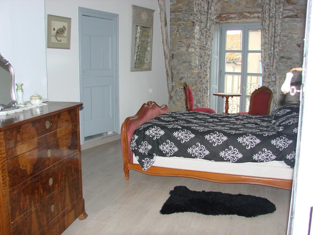 B&B Tour De Saint Anne Azille Habitación foto